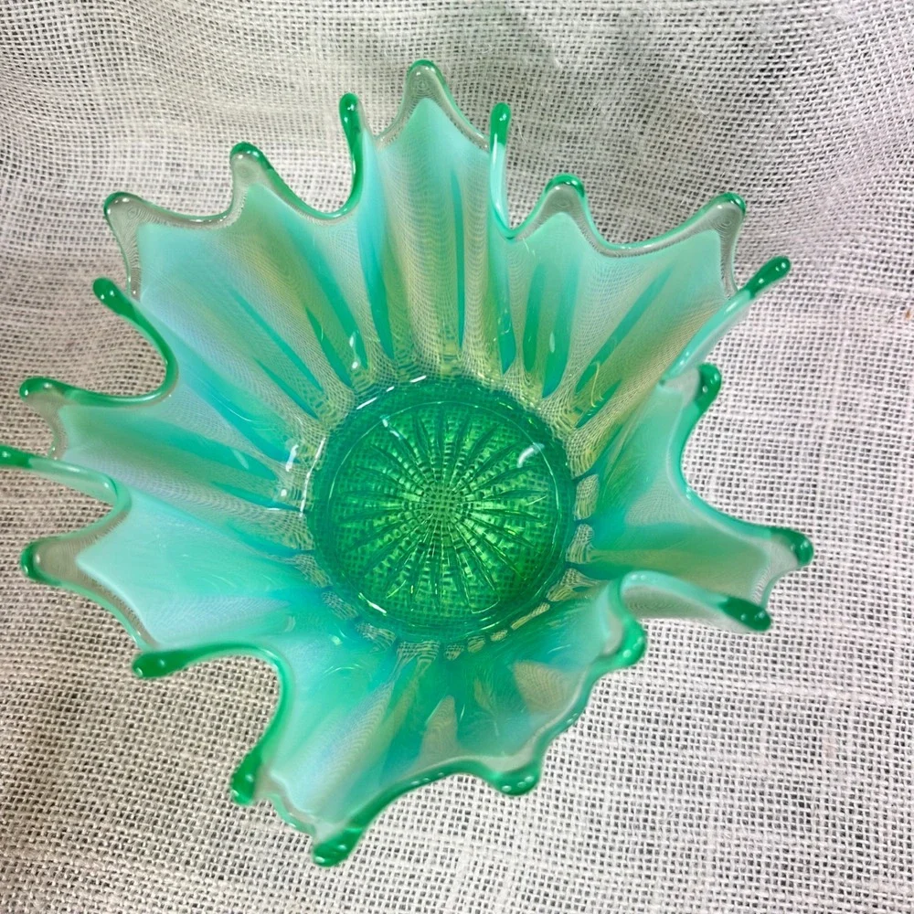 Fostoria Heirloom Green Opalescent Handkerchief Bowl MCM Art Glass Vintage